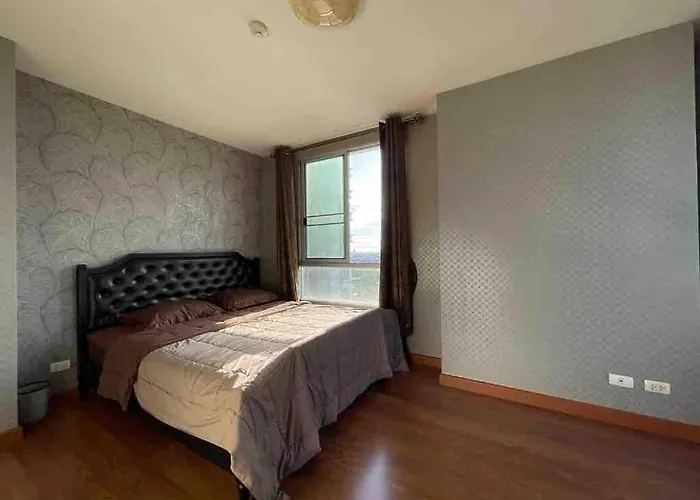 Modern Homely Two Bed Two Bath Perfect View, Pool, & Gym *