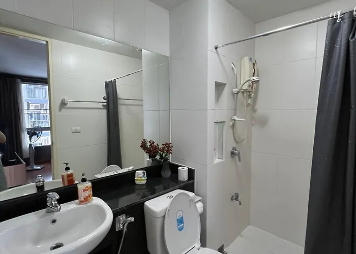 Modern Homely Two Bed Two Bath Perfect View, Pool, & Gym Bangkok